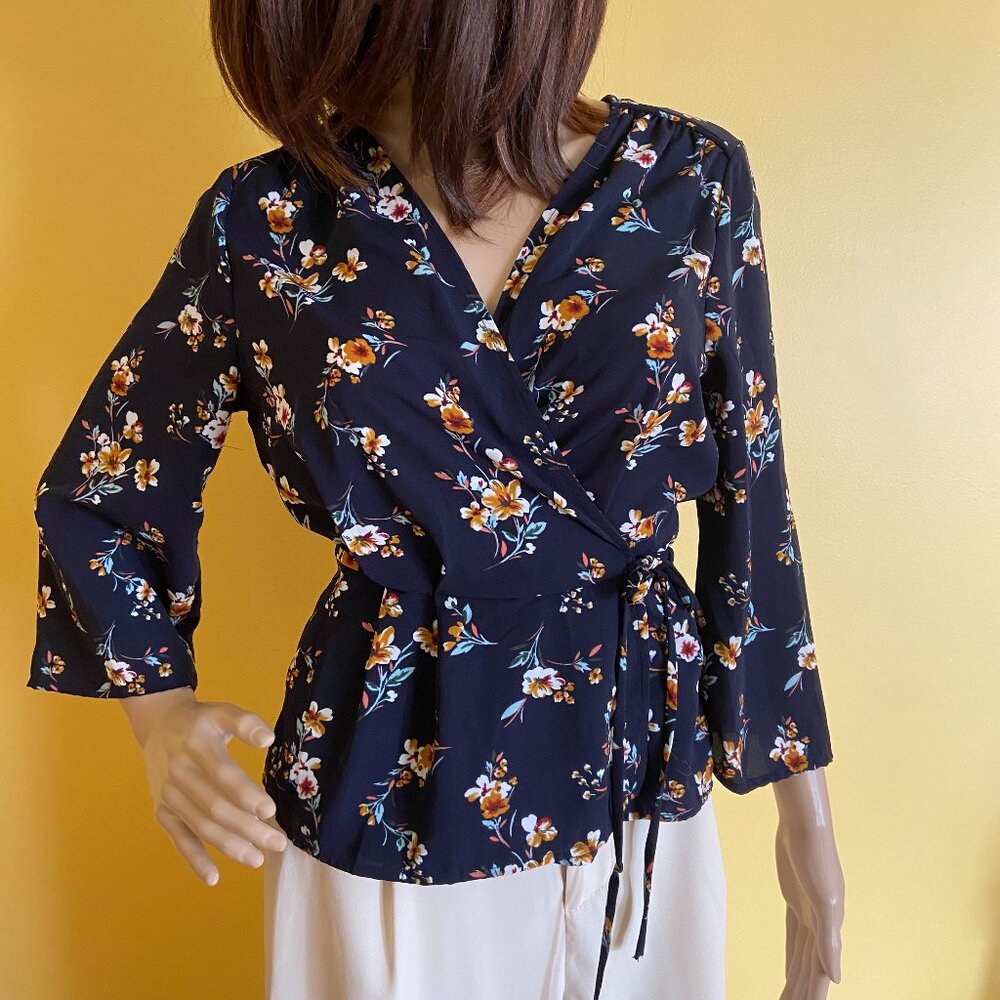 Xhilaration floral wrap top V neck